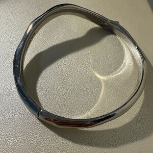 STELLA&DOT Silver Twist Bangle Bracelet
BRAND NEW